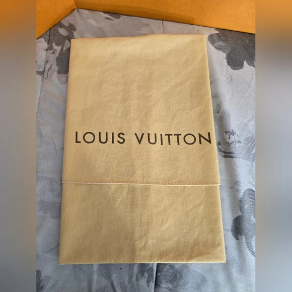 💛Louis Vuitton envelope dust bag 17 3/4" x 13 1/2"💛 - Picture 7 of 8